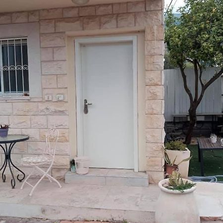 דירה ירוקה על הנחל Apartment Qiryat Shemona Exterior photo